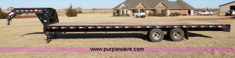 image for item B4560 2006 PJ GN32 32' gooseneck flatbed trailer