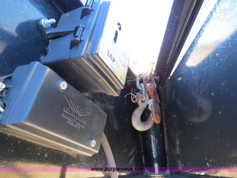 image for item B4560 2006 PJ GN32 32' gooseneck flatbed trailer