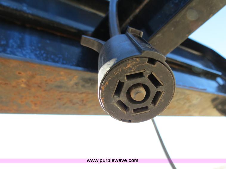 image for item B4560 2006 PJ GN32 32' gooseneck flatbed trailer