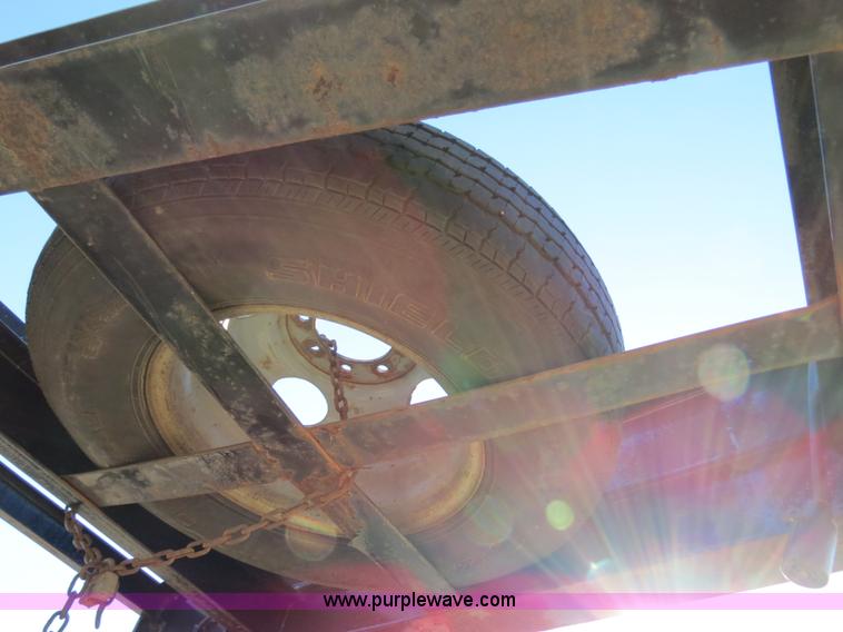 image for item B4560 2006 PJ GN32 32' gooseneck flatbed trailer