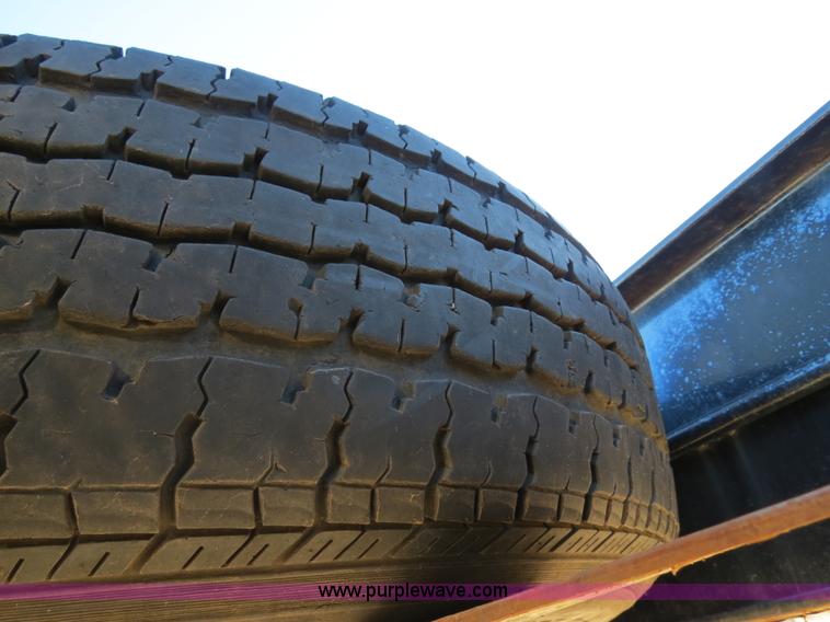 image for item B4560 2006 PJ GN32 32' gooseneck flatbed trailer