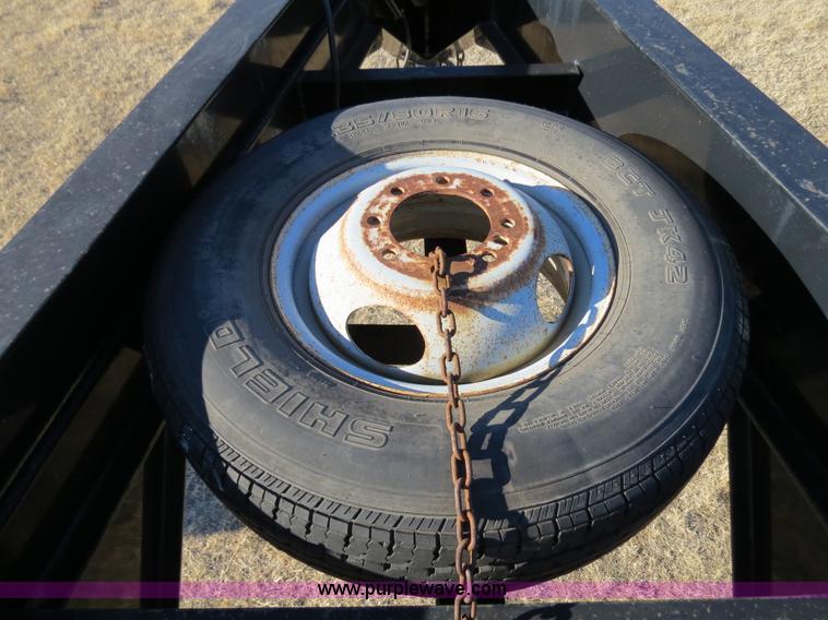 image for item B4560 2006 PJ GN32 32' gooseneck flatbed trailer