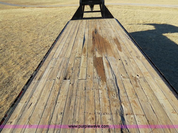 image for item B4560 2006 PJ GN32 32' gooseneck flatbed trailer