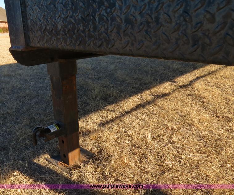 image for item B4560 2006 PJ GN32 32' gooseneck flatbed trailer