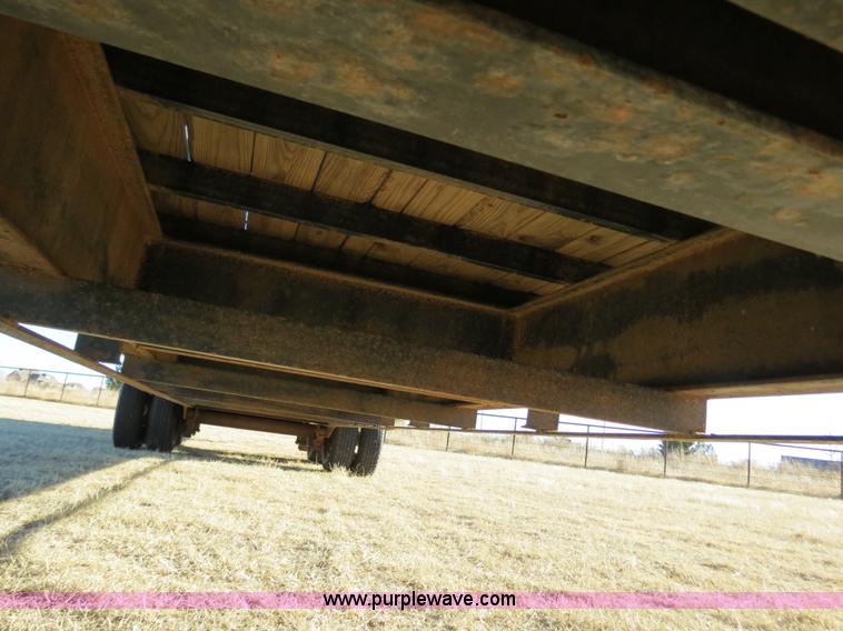 image for item B4560 2006 PJ GN32 32' gooseneck flatbed trailer