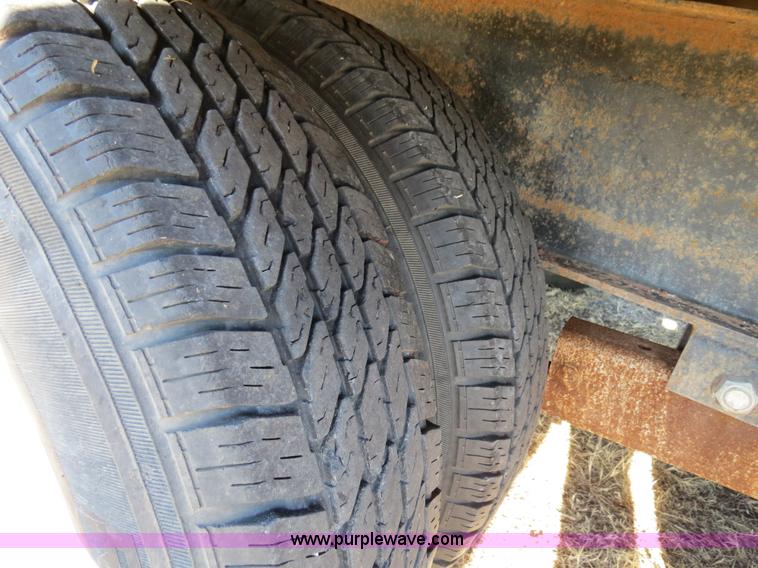 image for item B4560 2006 PJ GN32 32' gooseneck flatbed trailer