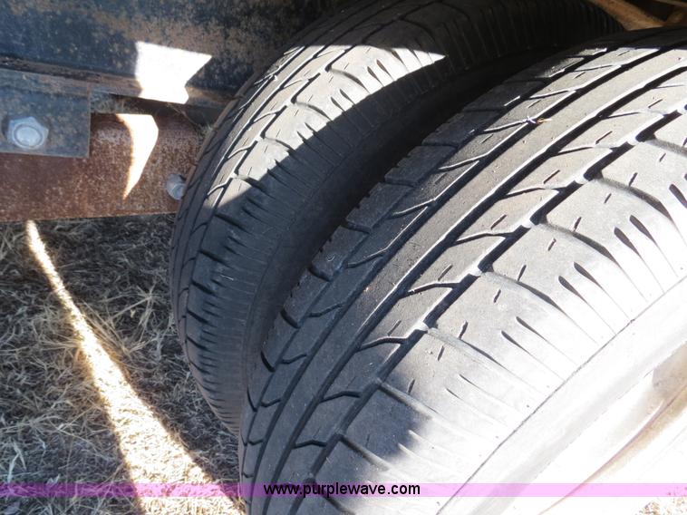 image for item B4560 2006 PJ GN32 32' gooseneck flatbed trailer