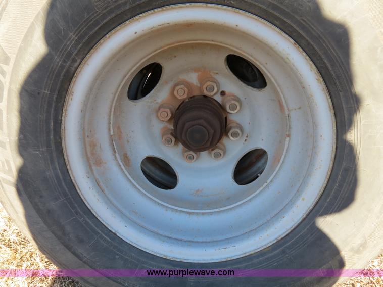 image for item B4560 2006 PJ GN32 32' gooseneck flatbed trailer