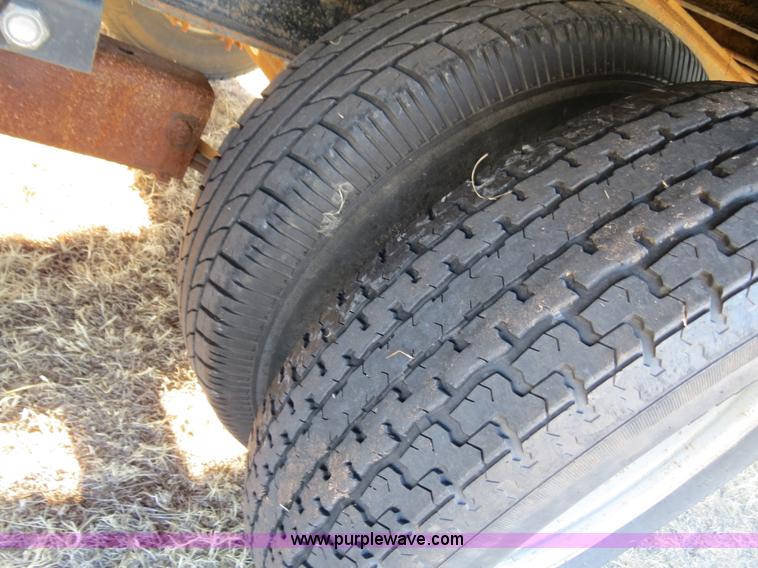 image for item B4560 2006 PJ GN32 32' gooseneck flatbed trailer