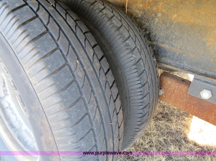 image for item B4560 2006 PJ GN32 32' gooseneck flatbed trailer