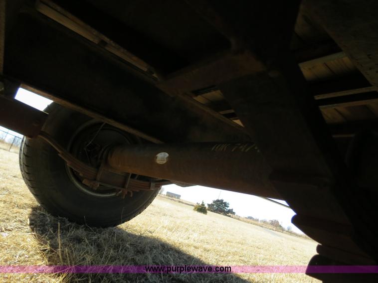 image for item B4560 2006 PJ GN32 32' gooseneck flatbed trailer