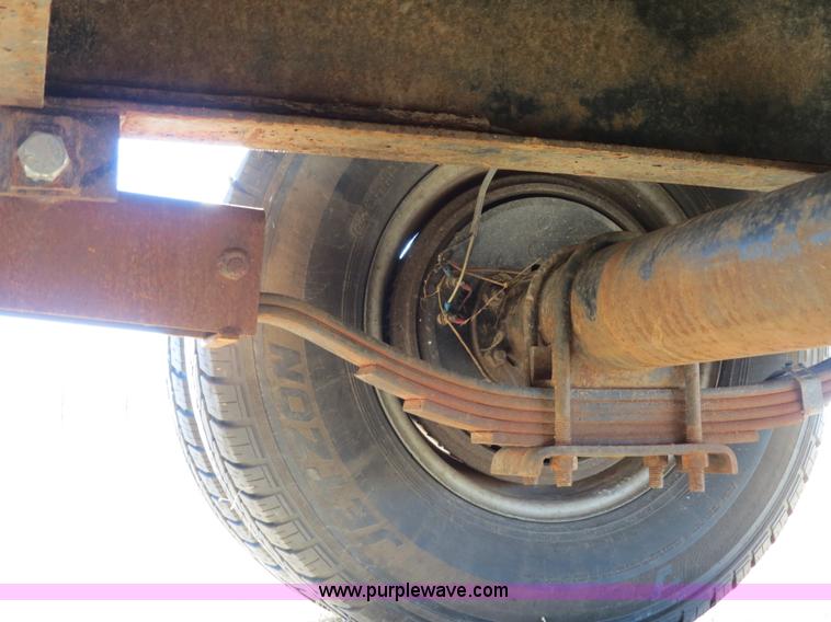 image for item B4560 2006 PJ GN32 32' gooseneck flatbed trailer