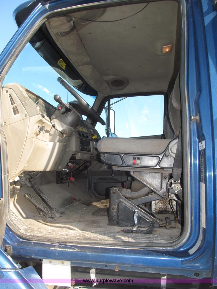 image for item B5321 2001 Sterling LT9501 tri axle dump truck