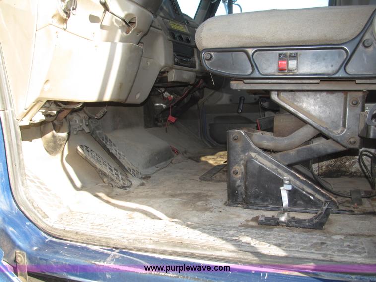 image for item B5321 2001 Sterling LT9501 tri axle dump truck