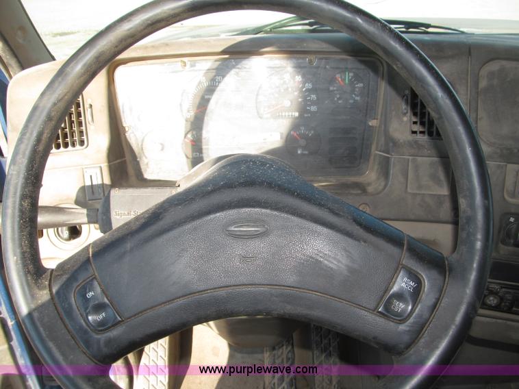 image for item B5321 2001 Sterling LT9501 tri axle dump truck