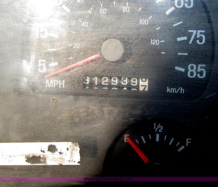 image for item B5321 2001 Sterling LT9501 tri axle dump truck