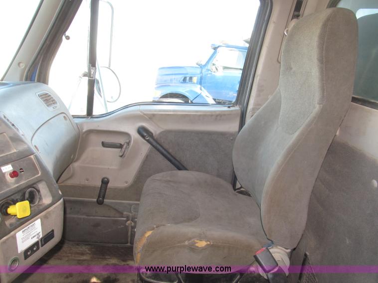 image for item B5321 2001 Sterling LT9501 tri axle dump truck