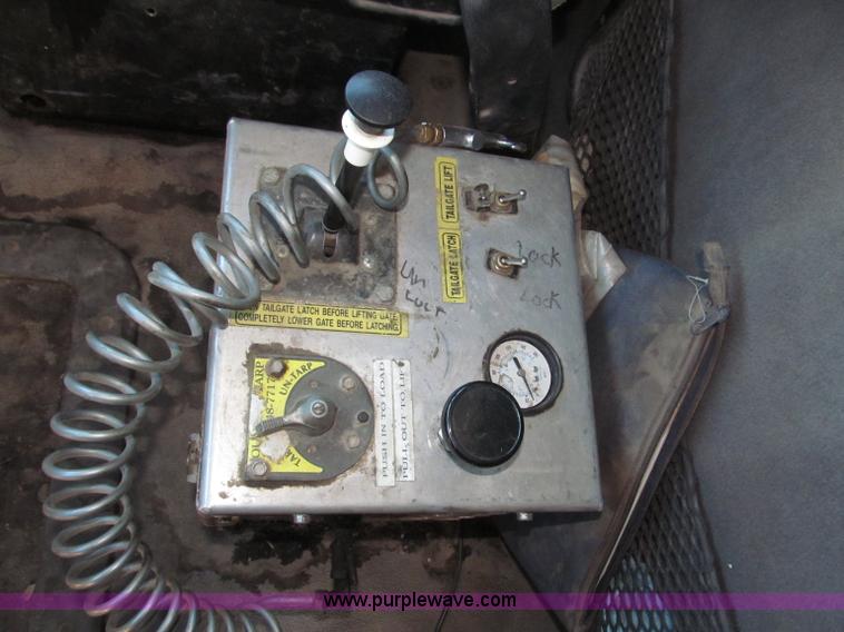 image for item B5321 2001 Sterling LT9501 tri axle dump truck