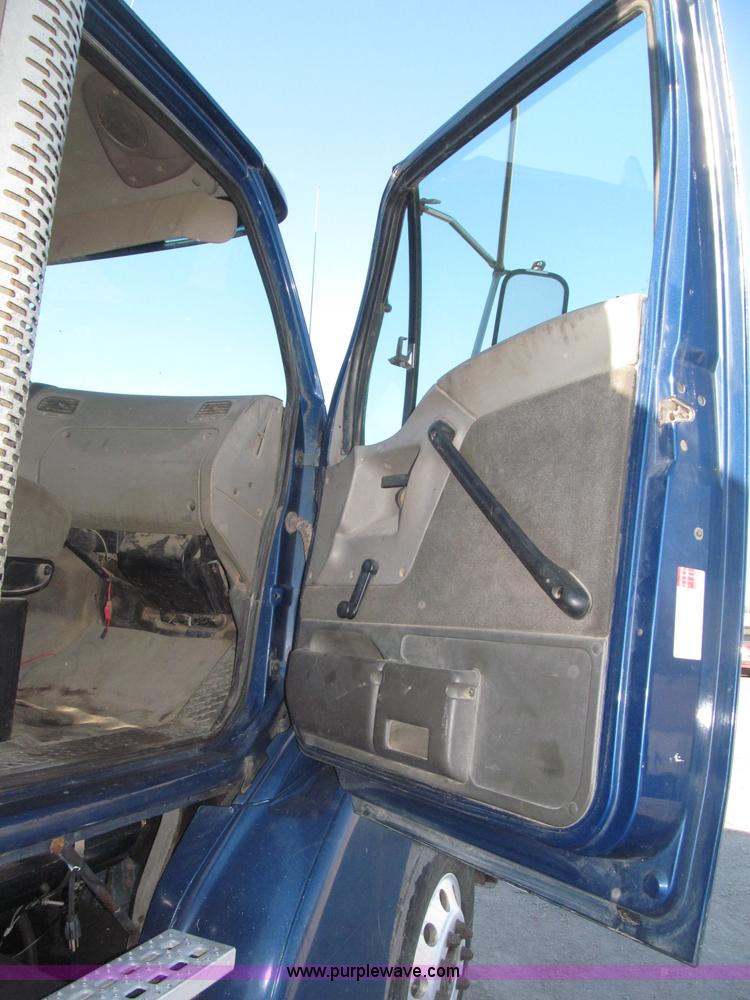 image for item B5321 2001 Sterling LT9501 tri axle dump truck