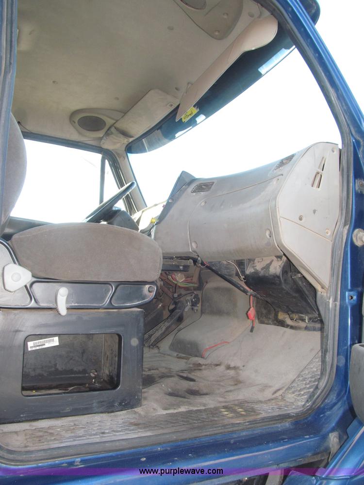 image for item B5321 2001 Sterling LT9501 tri axle dump truck