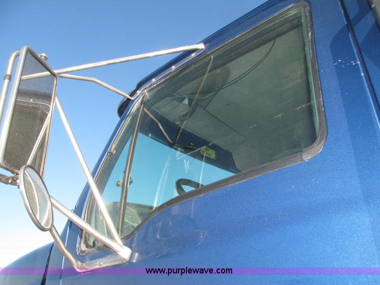 image for item B5321 2001 Sterling LT9501 tri axle dump truck