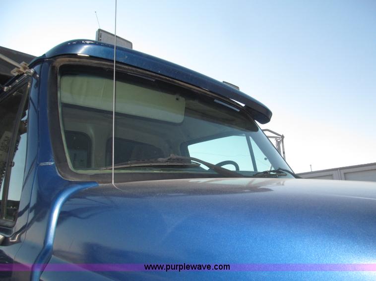 image for item B5321 2001 Sterling LT9501 tri axle dump truck