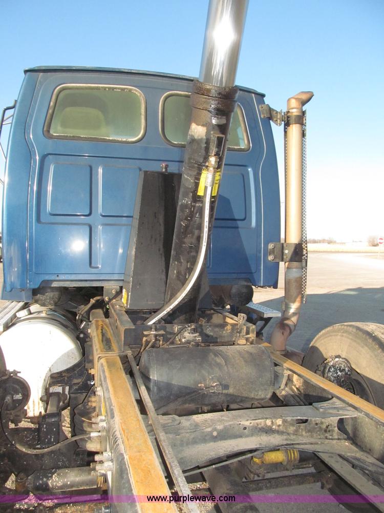 image for item B5321 2001 Sterling LT9501 tri axle dump truck