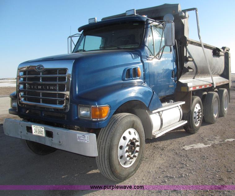 image for item B5323 2001 Sterling LT9501 tri axle dump truck