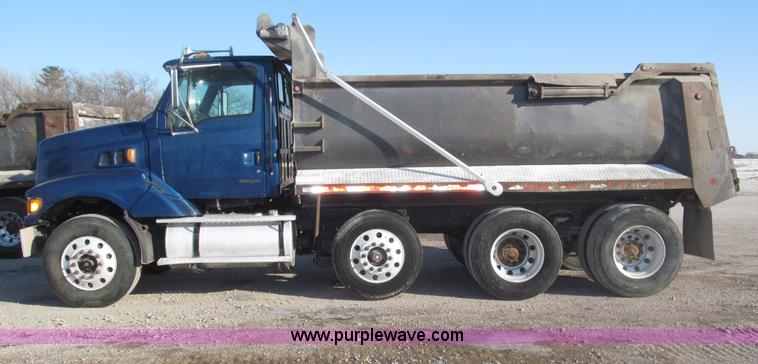 image for item B5323 2001 Sterling LT9501 tri axle dump truck