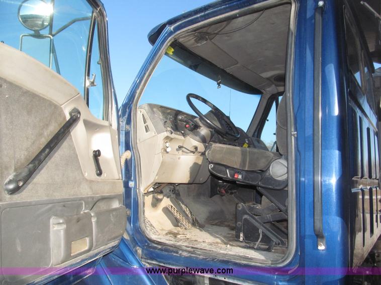 image for item B5323 2001 Sterling LT9501 tri axle dump truck