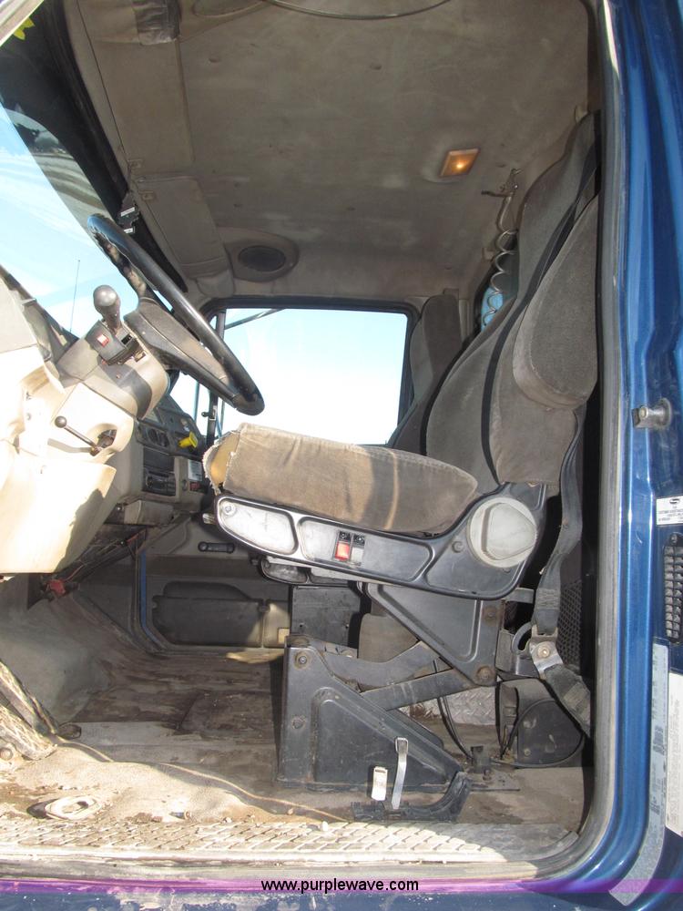 image for item B5323 2001 Sterling LT9501 tri axle dump truck