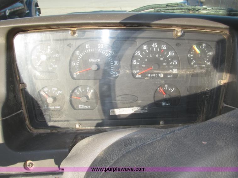 image for item B5323 2001 Sterling LT9501 tri axle dump truck