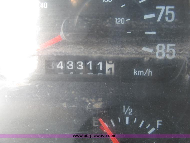 image for item B5323 2001 Sterling LT9501 tri axle dump truck