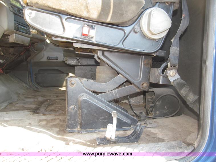 image for item B5323 2001 Sterling LT9501 tri axle dump truck