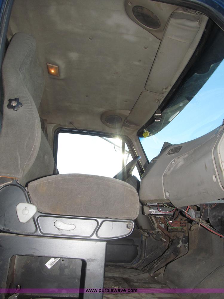 image for item B5323 2001 Sterling LT9501 tri axle dump truck