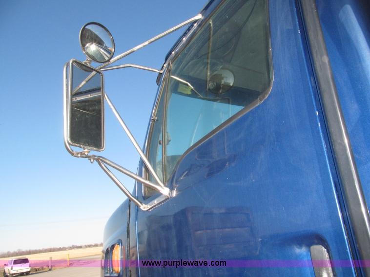 image for item B5323 2001 Sterling LT9501 tri axle dump truck
