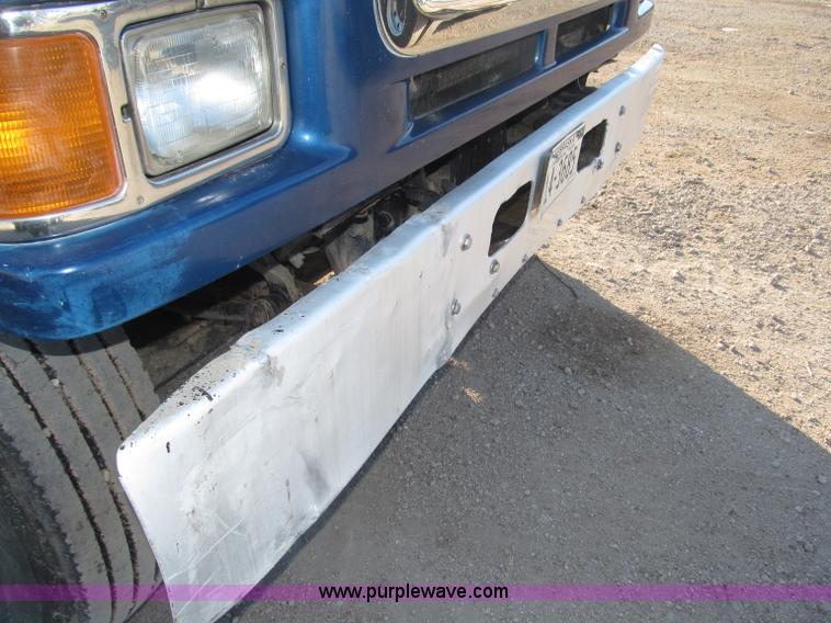 image for item B5323 2001 Sterling LT9501 tri axle dump truck