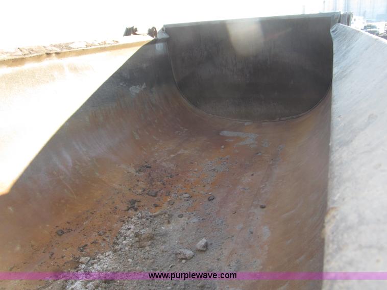 image for item B5323 2001 Sterling LT9501 tri axle dump truck