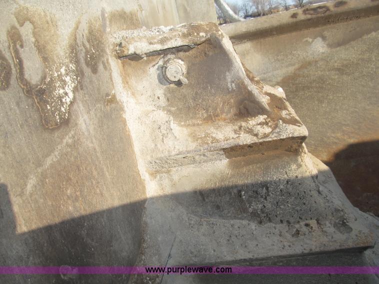 image for item B5323 2001 Sterling LT9501 tri axle dump truck