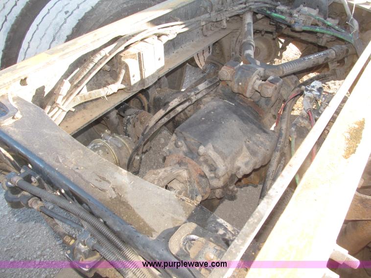 image for item B5323 2001 Sterling LT9501 tri axle dump truck