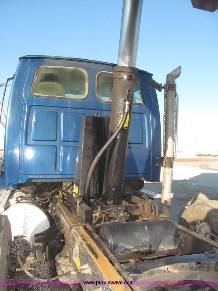 image for item B5323 2001 Sterling LT9501 tri axle dump truck