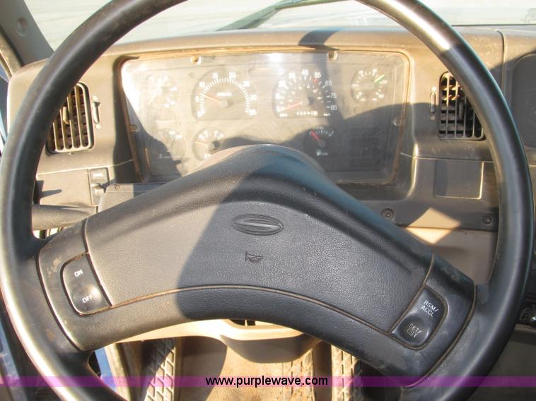 image for item B5324 2001 Sterling LT9501 tri axle dump truck