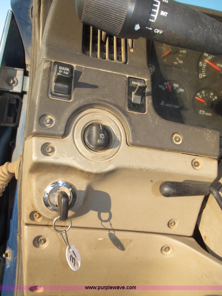 image for item B5324 2001 Sterling LT9501 tri axle dump truck