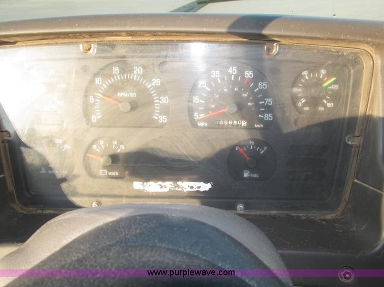 image for item B5324 2001 Sterling LT9501 tri axle dump truck