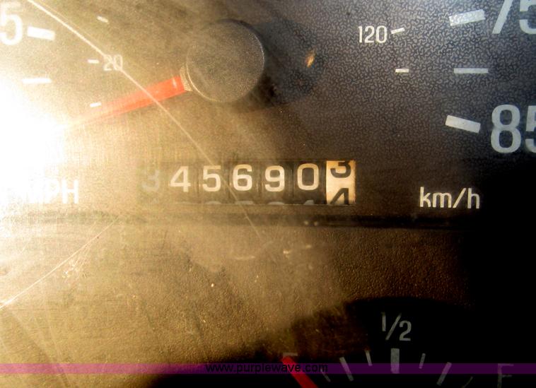 image for item B5324 2001 Sterling LT9501 tri axle dump truck