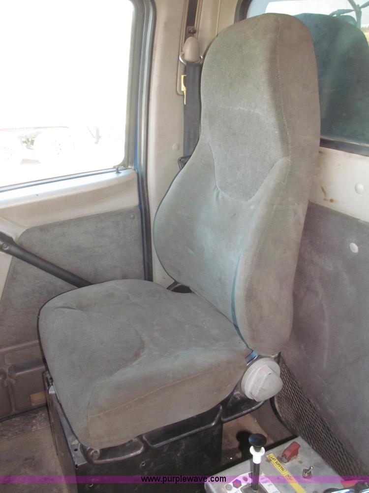 image for item B5324 2001 Sterling LT9501 tri axle dump truck