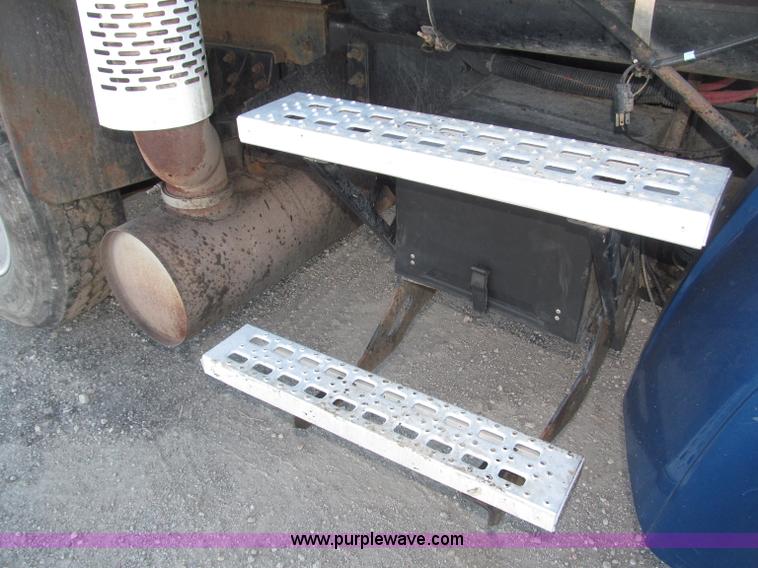 image for item B5324 2001 Sterling LT9501 tri axle dump truck