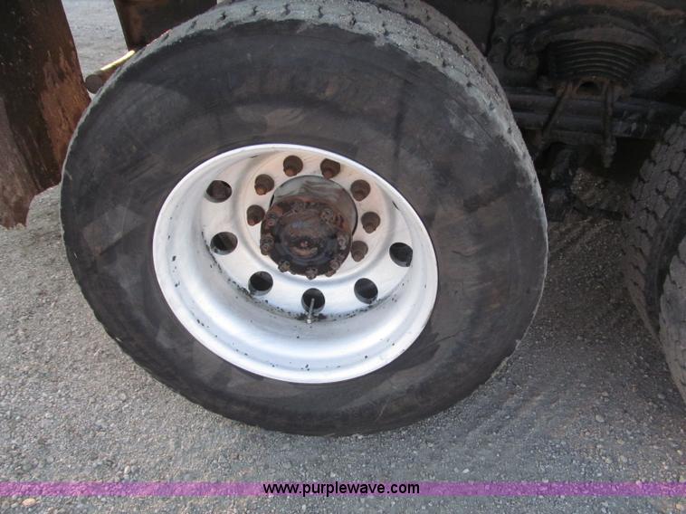 image for item B5324 2001 Sterling LT9501 tri axle dump truck