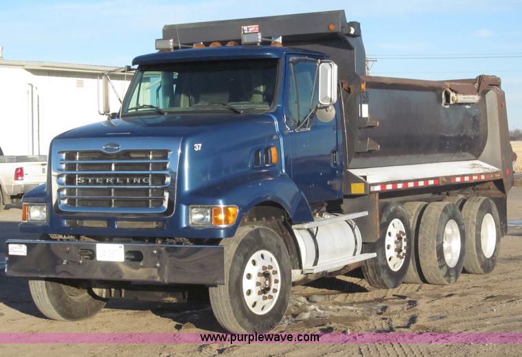 image for item B5325 2001 Sterling LT9501 tri axle dump truck