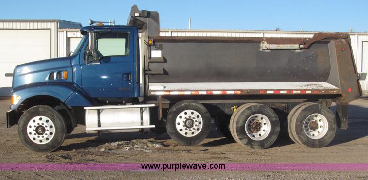 image for item B5325 2001 Sterling LT9501 tri axle dump truck